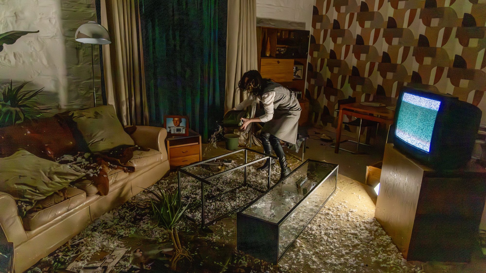 The wrecked set under green light